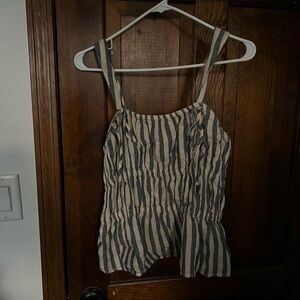 Universal threads tank